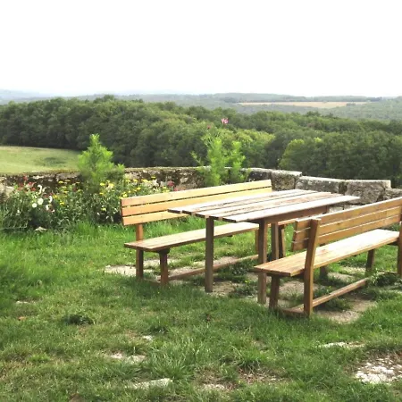 Bed and breakfast Nature Et Piscine Au Sommet Du Périgord 3*