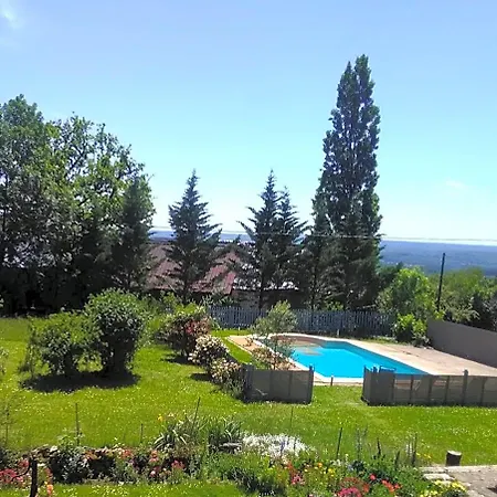 Nature Et Piscine Au Sommet Du Périgord Tourtoirac